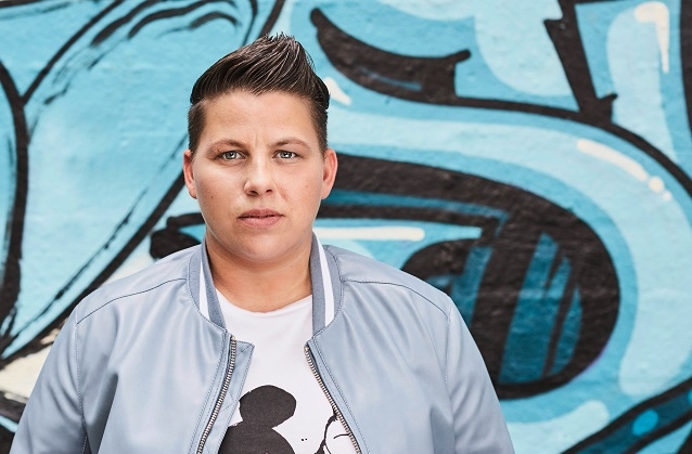 Mit dabei ist auch ihre bereits erschienene Single „Lebe laut“. Kerstin Ott veröffentlicht auf ihrer Gold Edition von „Herzbewohner“ fünf neue Lieder.