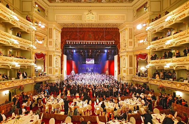 André Rieu präsentiert heute Abend im MDR Fernsehen um 23:50 Uhr den „Semperopernball 2018“. André Rieu