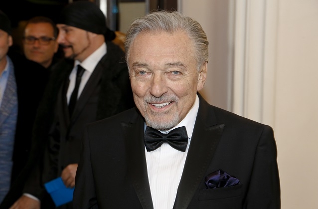 Karel Gott ist in ein Krankenhaus in Prag gebracht worden.