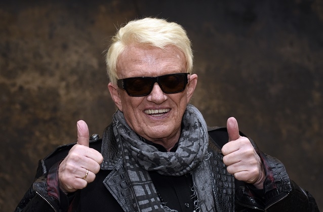 Nach mehr als 50 Jahren auf der Bühne will Heino seine Karriere beenden. Heino geht mit neuem Album auf Abschieds-Tour.