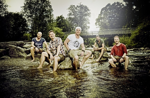 In nur einem Monat wurde ihr neues Musik-Video 100.000fach geklickt. VoXXclub haben schon wieder Grund zum Feiern!