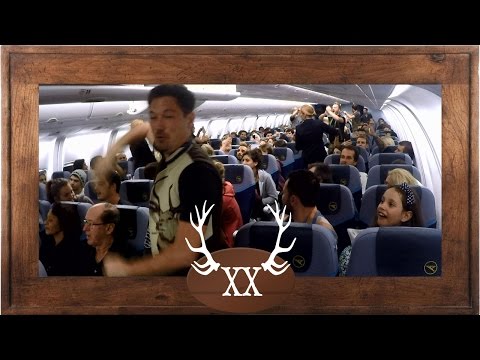 voXXclub - 'Rock mi' Flashmob im Flugzeug