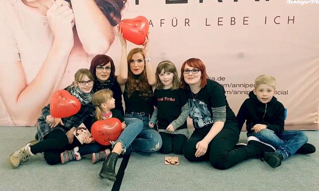 Anni Perka mit ihren Fans.