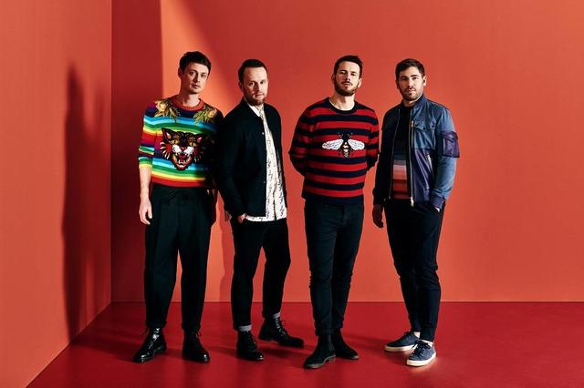 „Zimmer mit Blick“ heißt das neue Album von Revolverheld. Die Band Revolverheld veröffentlicht am 13. April 2018 ihr neues Album.