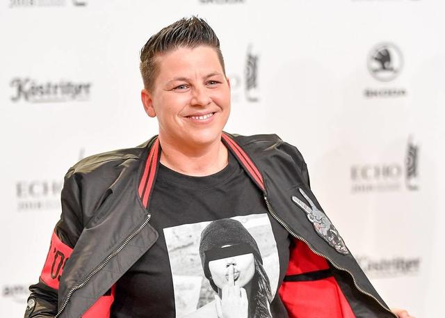Die Sängerin kam gemeinsam mit ihrer Frau Karolina. Kerstin Ott bei den "Echos" 2018.