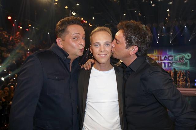 Im September 2018 wollen Freddy und Partner Dean heiraten. Sandro singt auf Fantasy-Freddys Hochzeit.