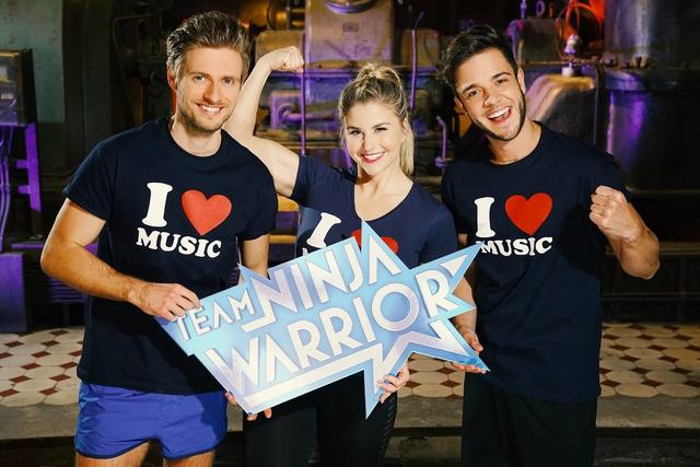 Jörn Schlönvoigt, Beatrice Egli und Luca Hänni bilden bei "Team Ninja Warrior" das Team "Chartstürmer".