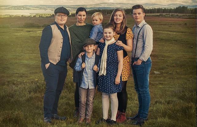 Angelo Kelly stellt seine Familie musikalisch vor. Angelo Kelly stellt seine Familie musikalisch vor.