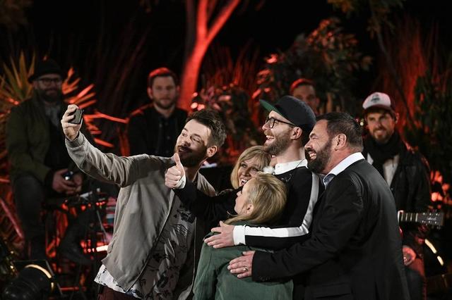 „Sing meinen Song“ strahlt VOX am heutigen 12. Juni 2018 zur Primetime aus. „Sing meinen Song“ mit Johannes Strate, Mary Roos, Leslie Clio, Mark Forster, Marian Gold (von links).
