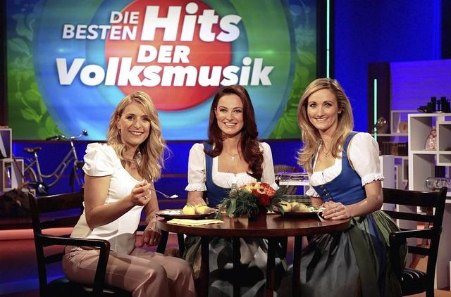 „Die besten Hits der Volksmusik“ mit Stefanie Hertel und Sigrid & Marina. Stefanie Hertel mit Sigrid & Marina im MDR Studio.