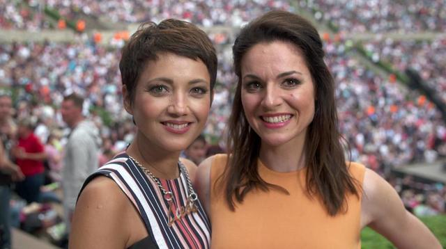 Die Moderatorinnen des Abends in der Waldbühne: (v.l.) Madeleine Wehle und Franziska Maushake.