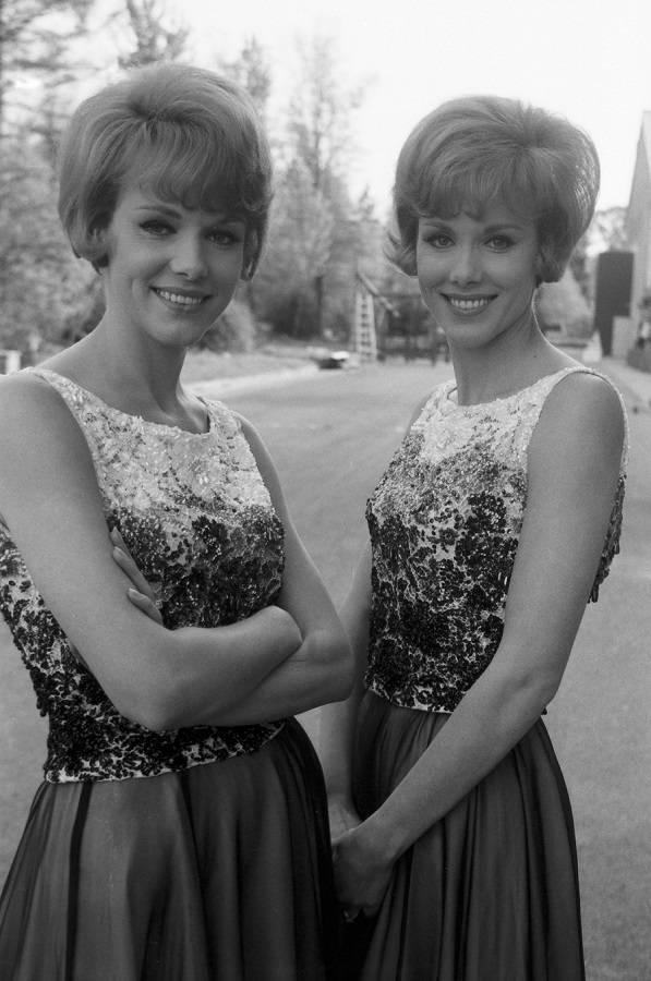 Alice und Ellen Kessler bei Fernseh-Aufnahmen im Jahr 1966.