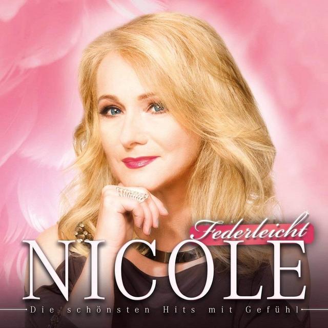 „Federleicht – Die schönsten Hits mit Gefühl“ heißt das neue Album von Nicole.