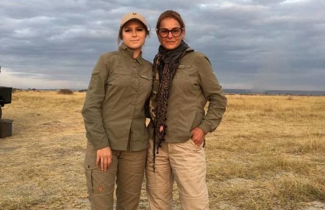 Andrea Berg und Tochter Lena erkunden in ihrem Urlaub Afrika. Andrea Berg und Tochter Lena erkunden in ihrem Urlaub Afrika.