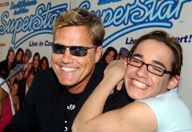 So kannte man Daniel Küblböck: Immer gut gelaunt. Das Foto zeigt ihn und "DSDS"-Juror Dieter Bohlen 2003.