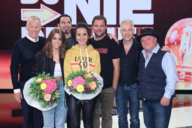 (v.l.n.r.) Johannes B. Kerner, Vanessa Mai, Bülent Ceylan, Stephanie Stumph, Martin Rütter, Michael Mittermeier, Axel Prahl