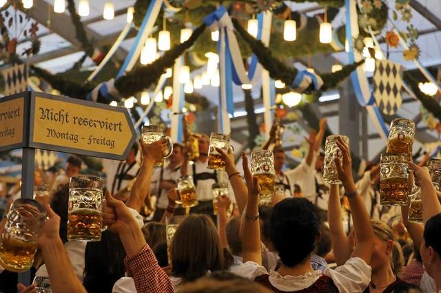 Die Wiesn-Hits 2018 laden zum Mitsingen ein. Die Wiesn-Hits 2018 laden zum Mitsingen ein.