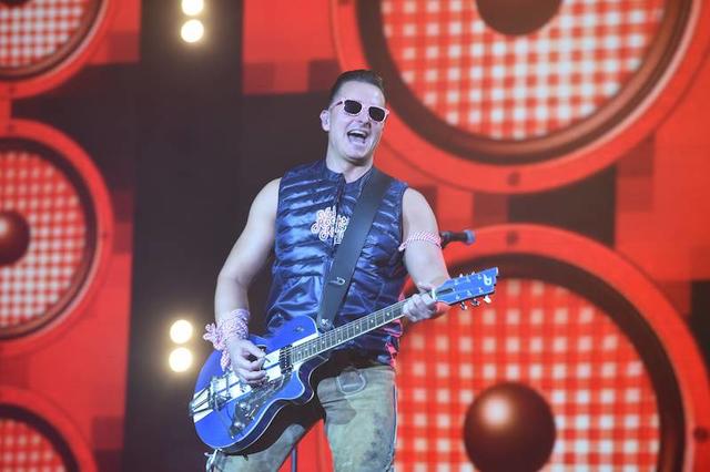 andreas-gabalier-konzert-2-halle.jpg