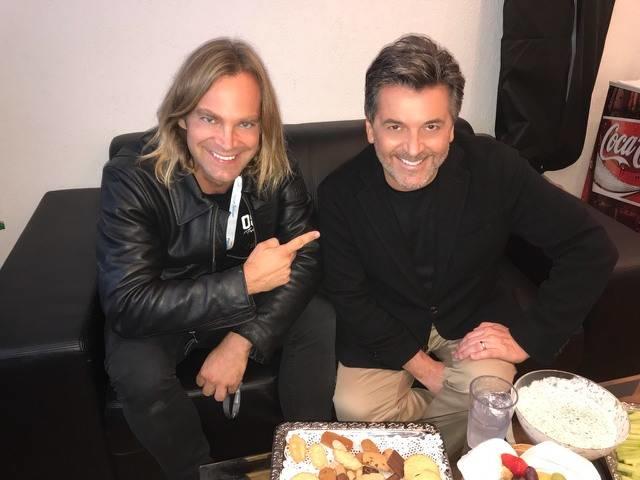 Tim Wilhelm besucht in seinem ersten Video Ex-Modern-Talking-Sänger Thomas Anders. Tim Wilhelm besucht in seinem ersten Video Ex-Modern-Talking-Sänger Thomas Anders.