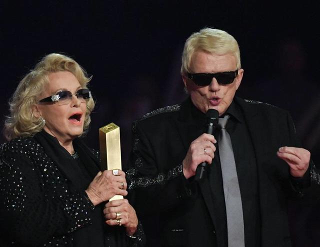 Bewegend war auch der Auftritt von Heino. Mit dabei war natürlich seine Hannelore. Bewegend war auch der Auftritt von Heino. Mit dabei war natürlich seine Hannelore.