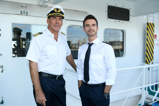 Sascha Hehn und Florian Silbereisen 2017 auf dem „Traumschiff“. Sascha Hehn und Florian Silbereisen 2017 auf dem „Traumschiff“.