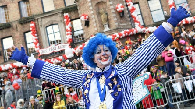 Am Wochenende feiern Millionen Menschen Karneval – wie hier auf dem Foto vor dem Düsseldorfer Rathaus. Am Wochenende feiern Millionen Menschen Karneval – wie hier auf dem Foto vor dem Düsseldorfer Rathaus.