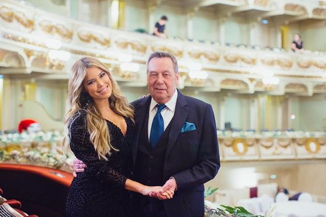 Roland Kaiser und Sylvie Meis moderieren den Semperopernball 2019. Roland Kaiser und Sylvie Meis moderieren den Semperopernball 2019.