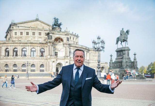 Roland Kaiser präsentiert den Semperopernball 2020 aus Dresden.