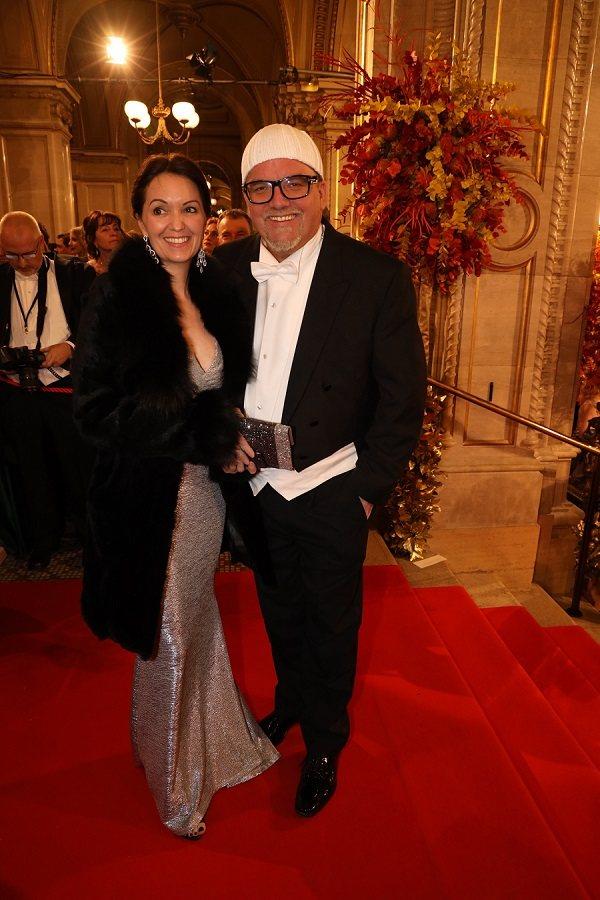 DJ Ötzi und seine Frau Sonja beim Wiener Opernball 2019. DJ Ötzi und seine Frau Sonja beim Wiener Opernball 2019.