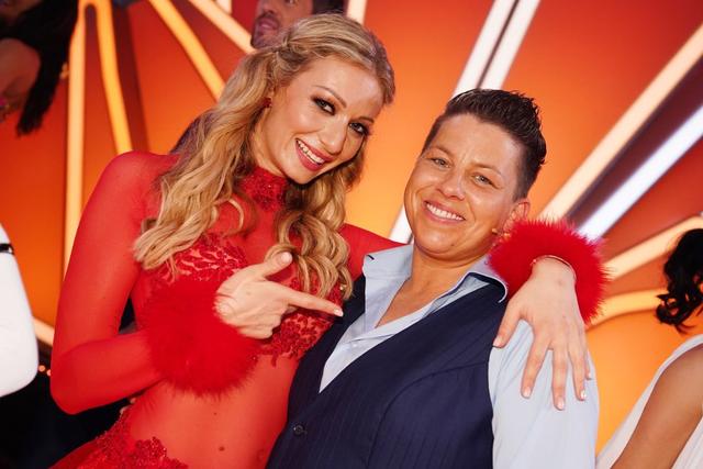 Regina Luca und Kerstin Ott tanzen bei „Let's Dance“. Regina Luca und Kerstin Ott tanzen bei „Let's Dance“.
