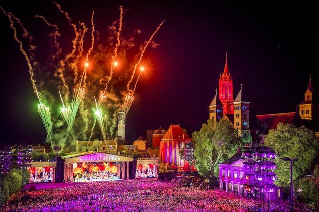 André Rieu veröffentlicht
„Eine romantische Sommernacht in Maastricht“. André Rieu veröffentlicht
„Eine romantische Sommernacht in Maastricht“.