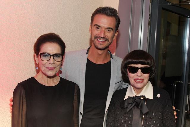 Florian Silbereisen mit seinen Gästen Hannelore Elsner (li.) und Mireille Mathieu am Rande der Show „Das Adventsfest der 100.000 Lichter“ im Jahr 2017. 