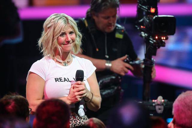 Beatrice Egli war im Schweizer TV zu Tränen gerührt. Beatrice Egli war im Schweizer TV zu Tränen gerührt.