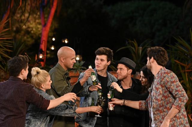 V.l.: Michael Patrick Kelly, Jeanette Biedermann, Milow, Wincent Weiss, Johannes Oerding, Jennifer Haben, Alvaro Soler V.l.: Michael Patrick Kelly, Jeanette Biedermann, Milow, Wincent Weiss, Johannes Oerding, Jennifer Haben, Alvaro Soler