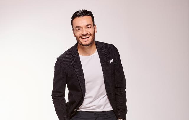 Giovanni Zarrella veröffentlicht sein neues Italo-Schlager-Album „La Vita è bella“. Giovanni Zarrella veröffentlicht sein neues Italo-Schlager-Album „La Vita è bella“.