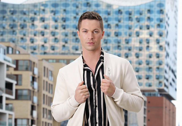 Julian David ist mit neuer Musik am Start. Julian David ist mit neuer Musik am Start.