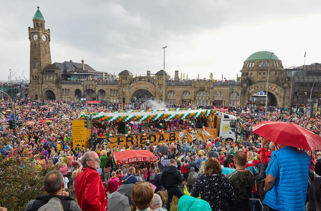 Der Schlagermove 2019 fiel teilweise ins Wasser – die Stimmung war trotzdem gut. 