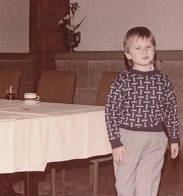 Sebastian Raetzel im Alter von fünf Jahren bei seinem ersten Auftritt auf dem 65. Geburtstag seines Opas. 