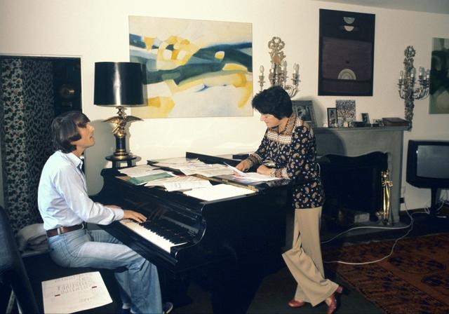 Schlager-Texterin Irma Holder gemeinsam mit Udo Jürgens im Jahr 1977. Schlager-Texterin Irma Holder gemeinsam mit Udo Jürgens im Jahr 1977.