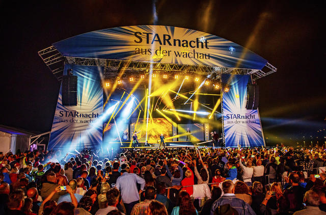 Die „Starnacht aus der Wachau“ seht ihr am Samstag, 21. September, im MDR. Die „Starnacht aus der Wachau“ Bühne mit Publikum davor