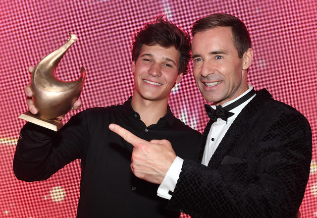 Gewinner Wincent Weiss mit dem Moderator der Gala Kai Pflaume. Gewinner Wincent Weiss mit dem Moderator der Gala Kai Pflaume.