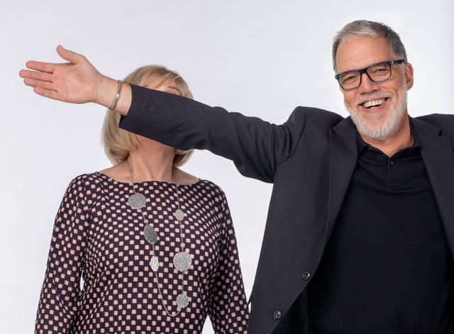 Schlagerlegende Mary Roos und Kabarettist Wolfgang Trepper gehen 2020 mit „Mehr Nutten, mehr Koks – scheiss auf die Erdbeeren“ auf Tour. Schlagerlegende Mary Roos und Kabarettist Wolfgang Trepper gehen 2020 mit „Mehr Nutten, mehr Koks – scheiss auf die Erdbeeren“ auf Tour.