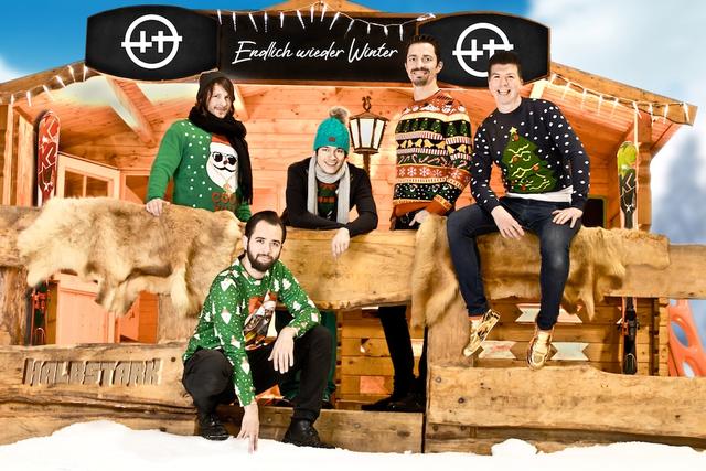 Die Berliner Band Halbstark rockt den Winter mit ihrer neuen Single „Endlich wieder Winter“. Die Berliner Band Halbstark rockt den Winter mit ihrer neuen Single „Endlich wieder Winter“.