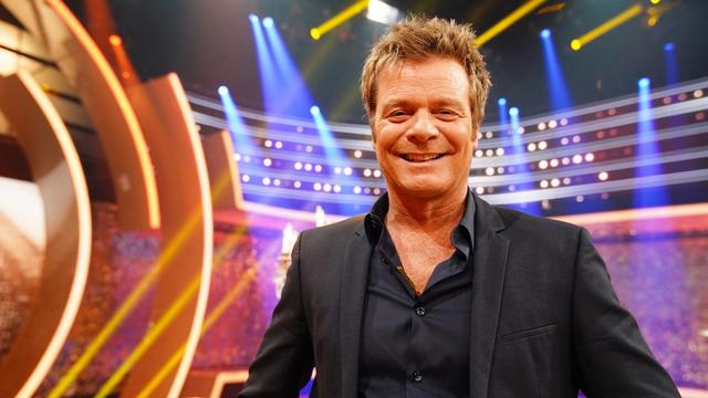 Oliver Geissen sucht in seiner Jubiläums-Chart-Show den beliebtesten Hit der Deutschen. Oliver Geissen sucht in seiner Jubiläums-Chart-Show den beliebtesten Hit der Deutschen.