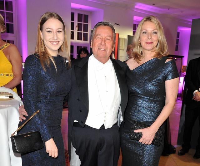 Roland Kaiser und seine Ehefrau Silvia und seine Tochter Annalena beim Semper Opernball am 26.01.2018 in Dresden.