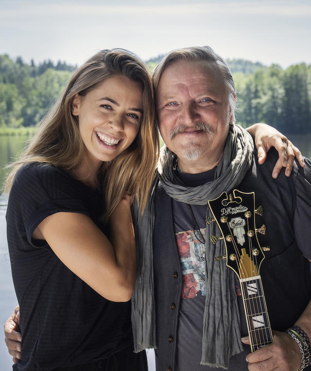 Vanessa Mai und Axel Prahl.