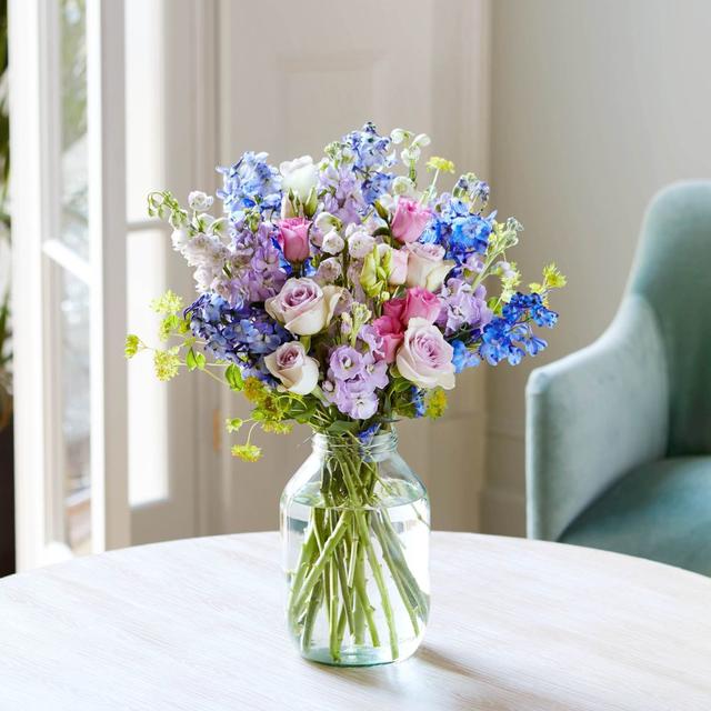 Maite Kellys Blumenstrauß gibt es für 55 € bei Bloom & Wild zu bestellen. Maite Kellys Blumenstrauß gibt es für 55 € bei Bloom & Wild zu bestellen.