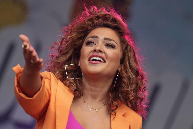 Maria Voskania steht zusammen mit vier weiteren Kandidaten im finale von "DSDS 2017". Maria Voskania steht zusammen mit vier weiteren Kandidaten im finale von "DSDS 2017".