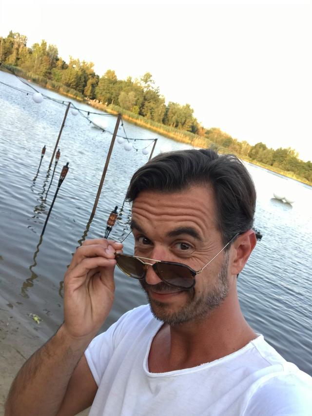 Florian Silbereisen präsentiert im MDR das "Schlagerlagerfeuer". Florian Silbereisen präsentiert im MDR das "Schlagerlagerfeuer".