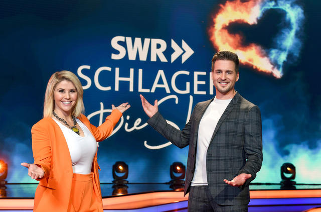 Beatrice Egli und Alexander Klaws präsentieren die TV-Show "SWR Schlager".